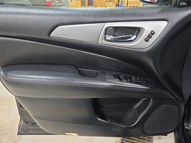 Used 2020 Nissan Pathfinder SL image 13