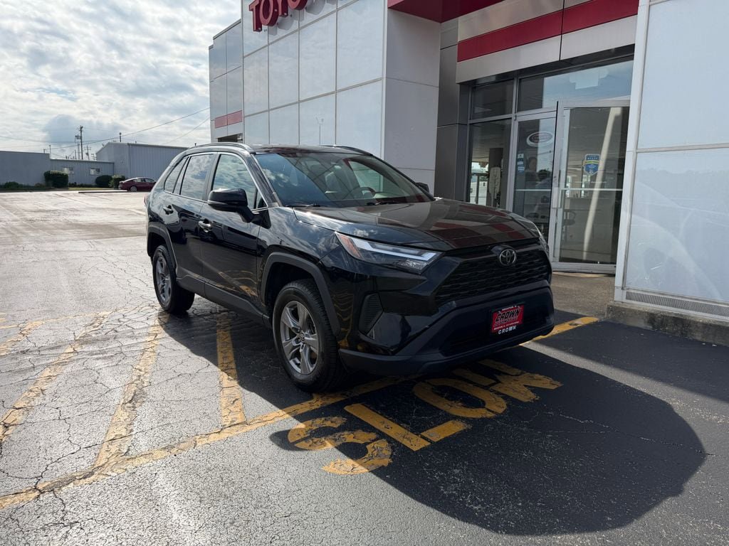 Used 2022 Toyota RAV4 XLE AWD/4WD image 3