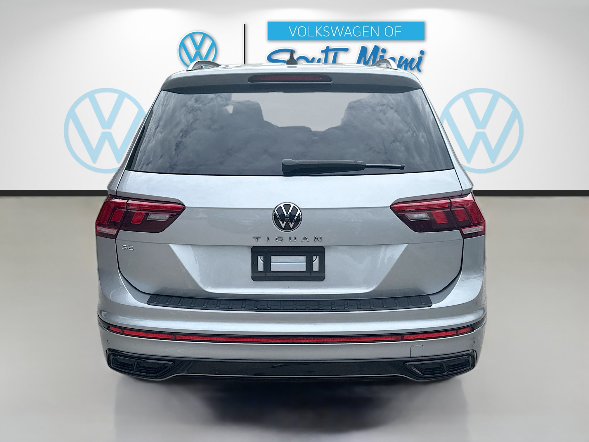 Used 2023 Volkswagen Tiguan SE R-Line FWD image 6