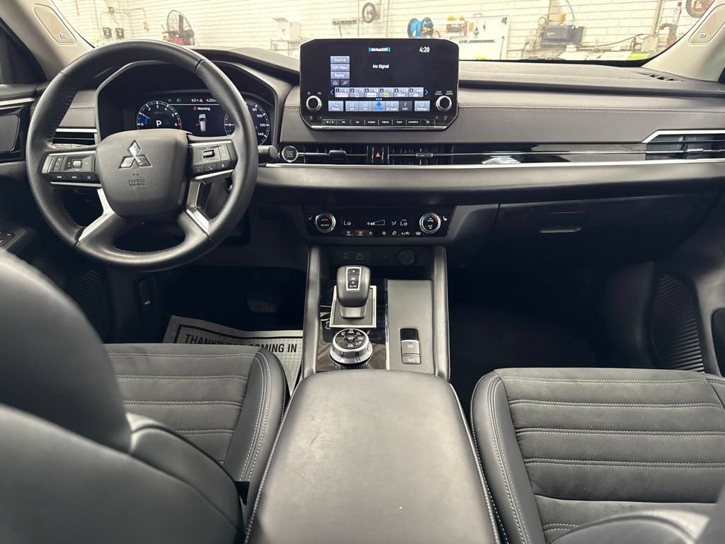 Used 2024 Mitsubishi Outlander AWD image 19