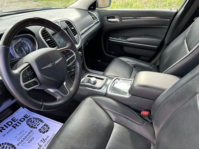 Used 2018 Chrysler 300 Limited image 39