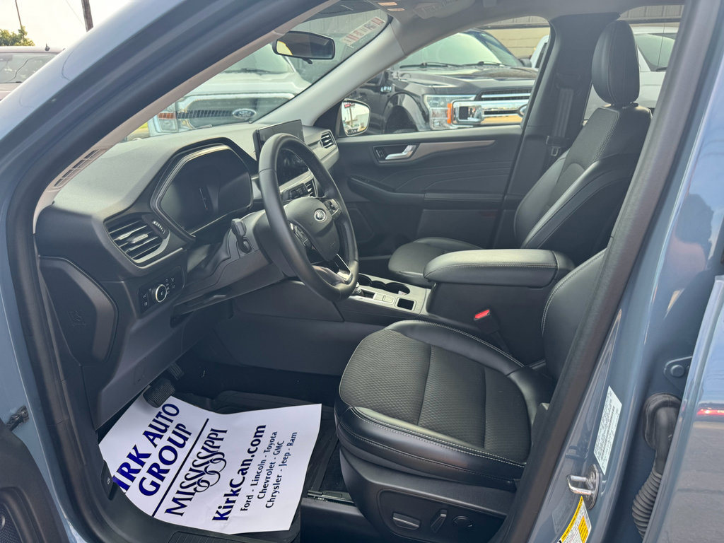 Used 2023 Ford Escape SE image 11