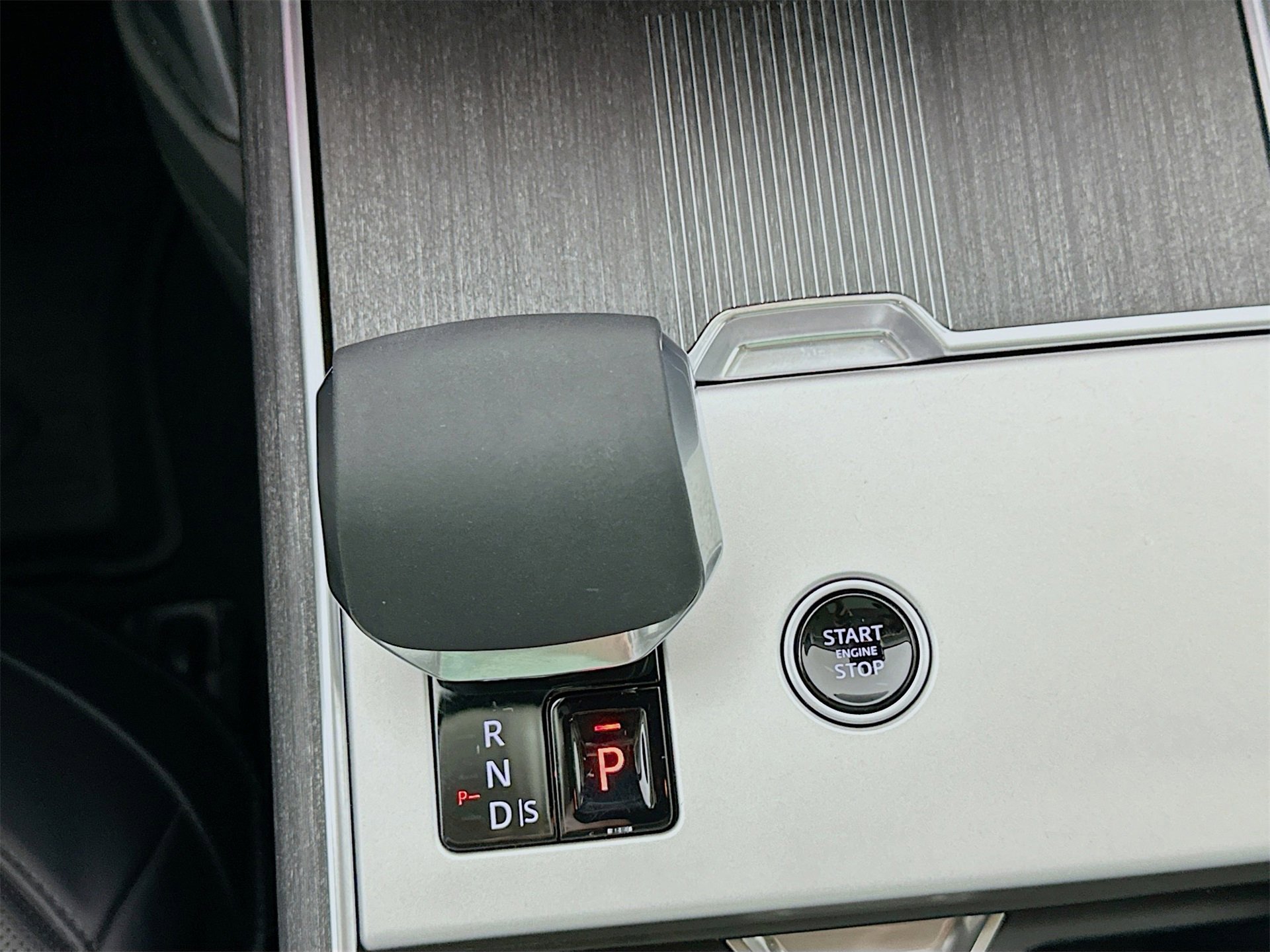 Used 2025 Land Rover Range Rover Long Wheelbase Autobiography image 18