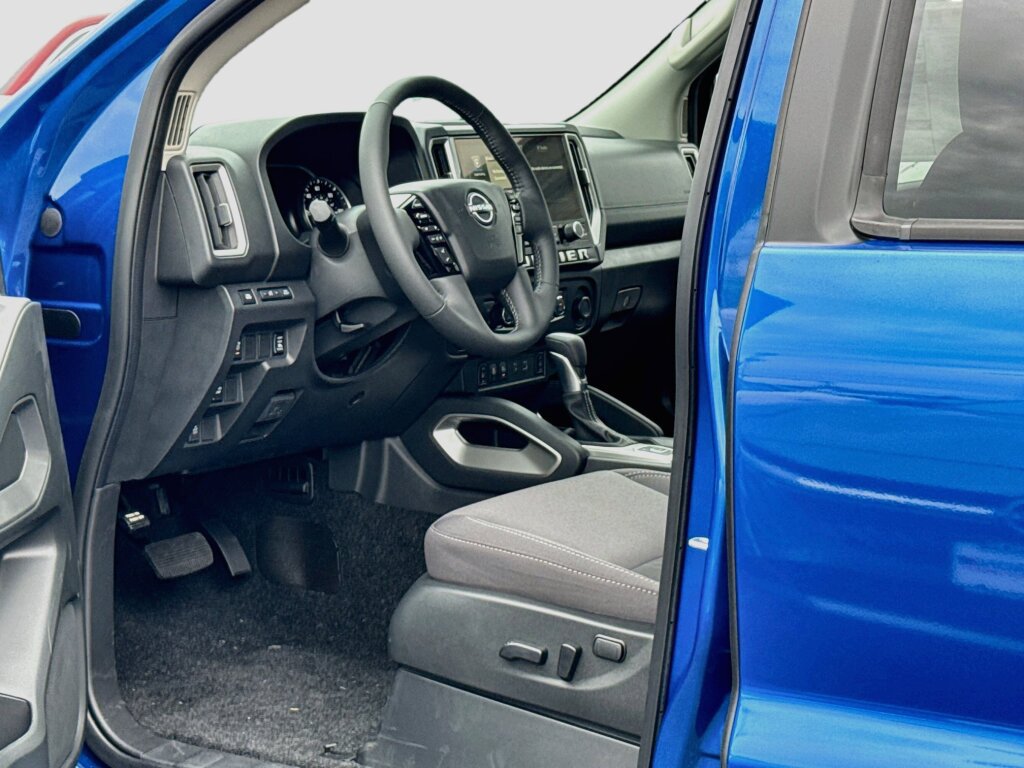 New 2027 Nissan Frontier SV w/ SV Convenience Package AWD/4WD image 4