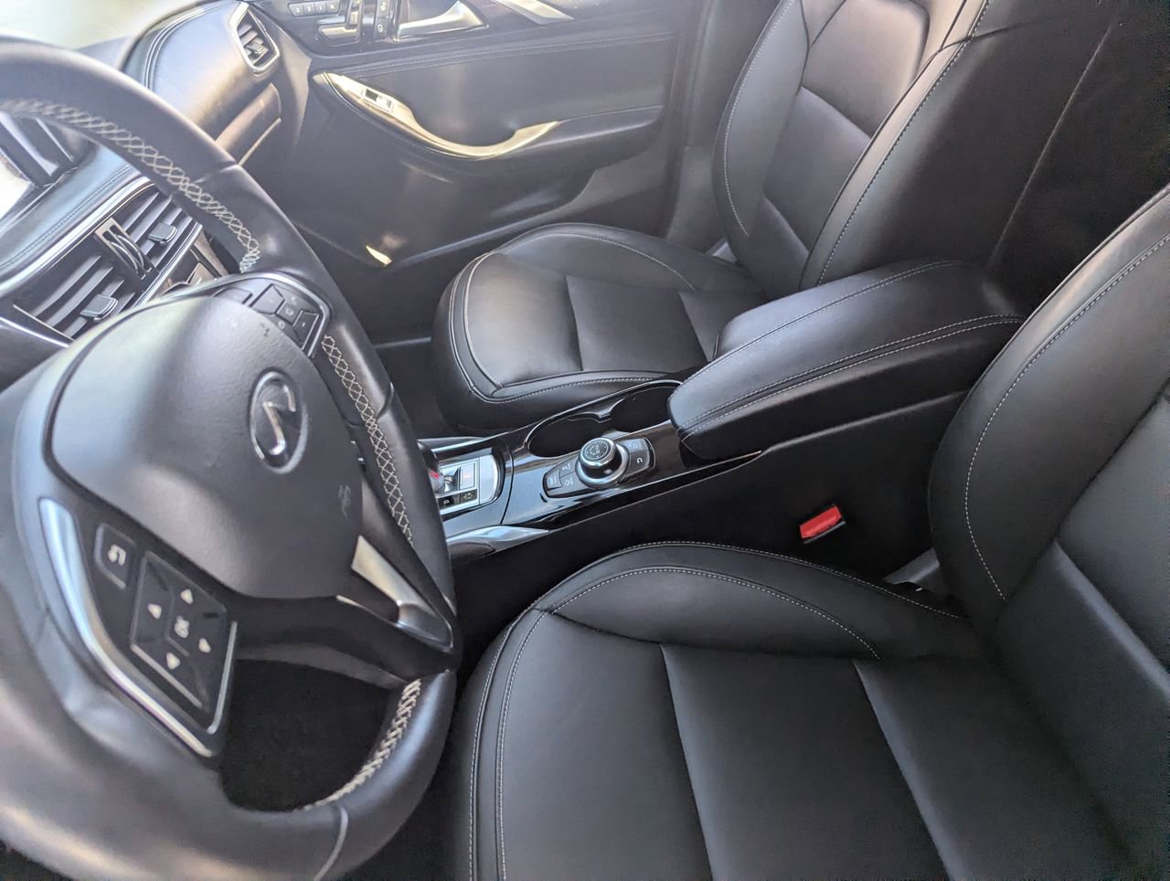 Certified 2019 INFINITI QX30 w/ Cargo Package image 17