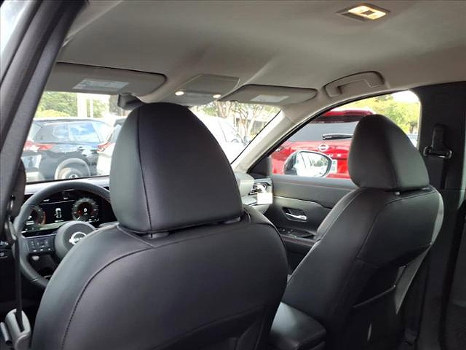 Used 2025 Nissan Kicks SR image 18