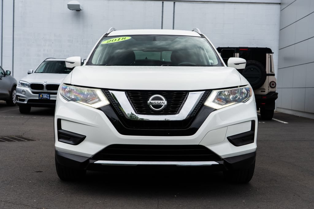 Used 2018 Nissan Rogue SV AWD/4WD image 2