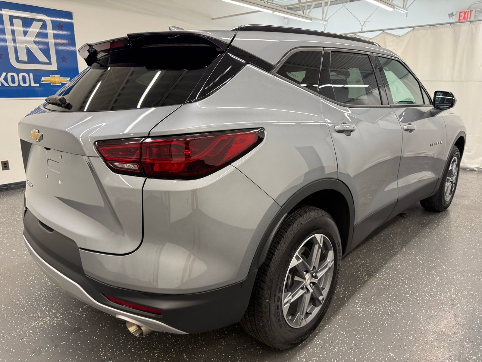 Used 2024 Chevrolet Blazer LT w/ Convenience Package FWD image 2