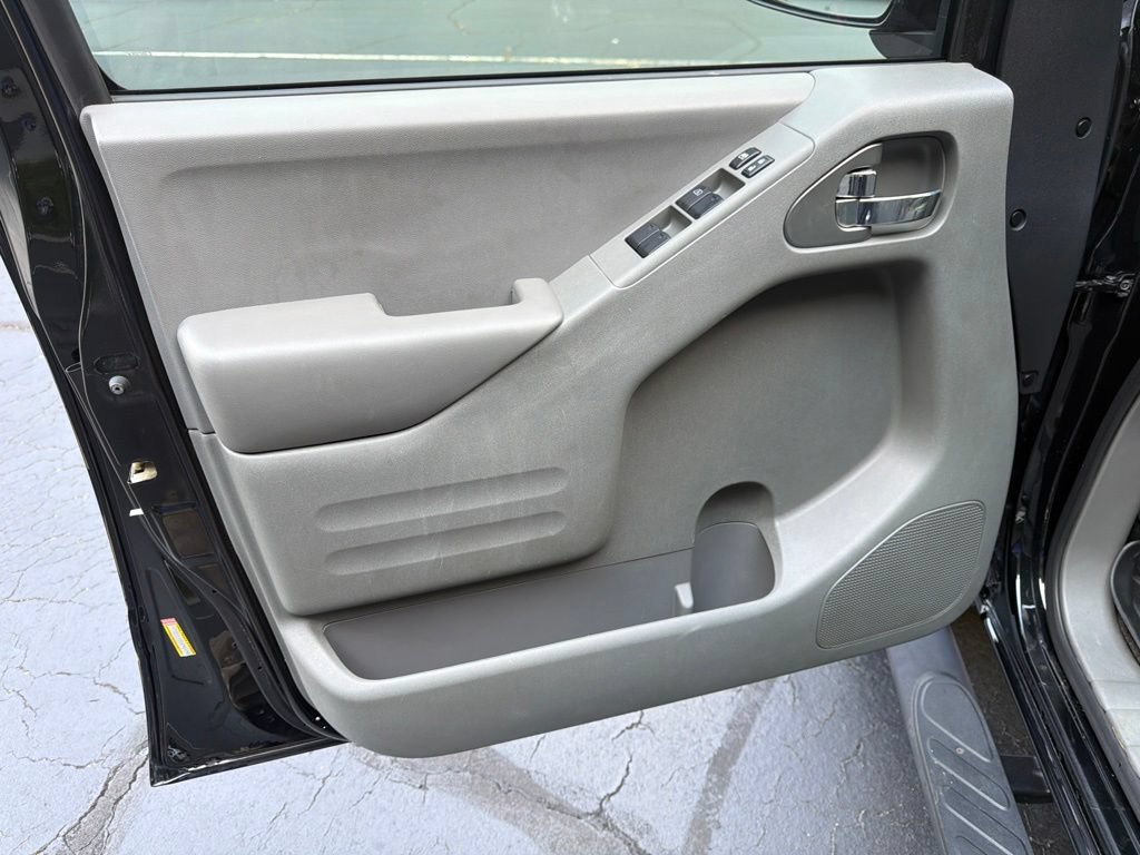 Used 2021 Nissan Frontier SV w/ Midnight Edition Floor Mats AWD/4WD image 7