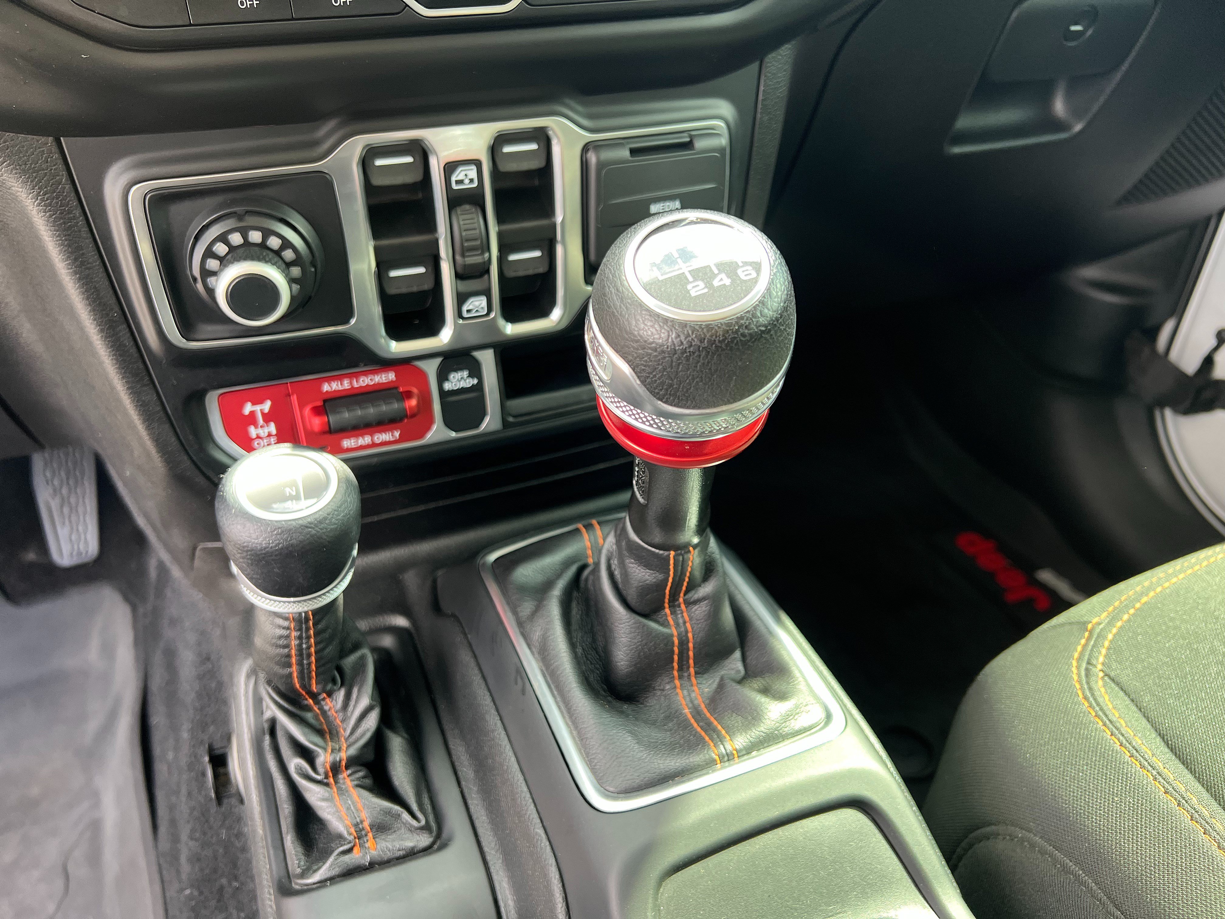 Used 2022 Jeep Gladiator Mojave AWD/4WD image 16