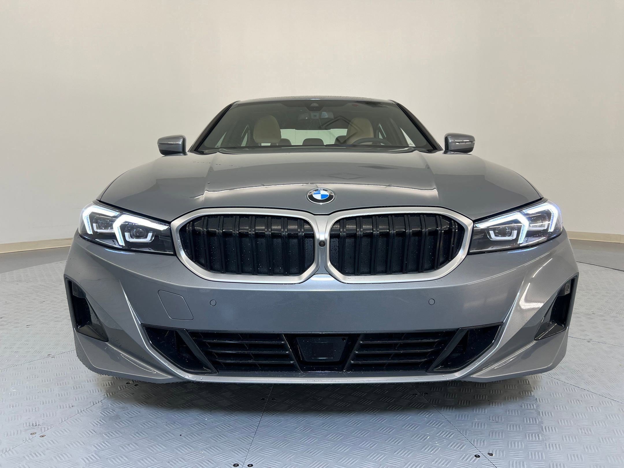 Used 2025 BMW 330i xDrive Sedan w/ Premium Package AWD/4WD image 5