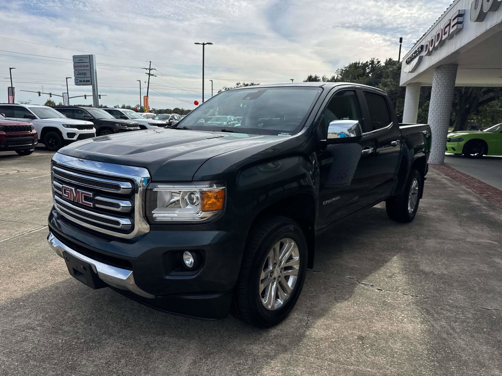 Used 2017 GMC Canyon SLT w/ Driver Alert Package image 3