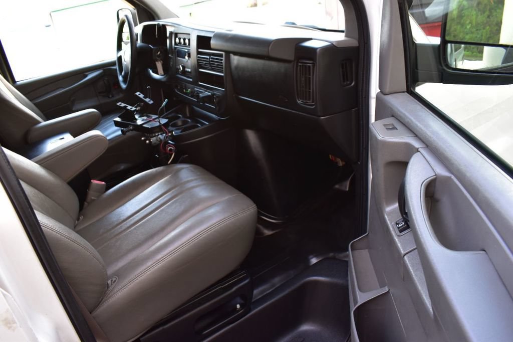 Used 2014 Chevrolet Express 2500 RWD image 16