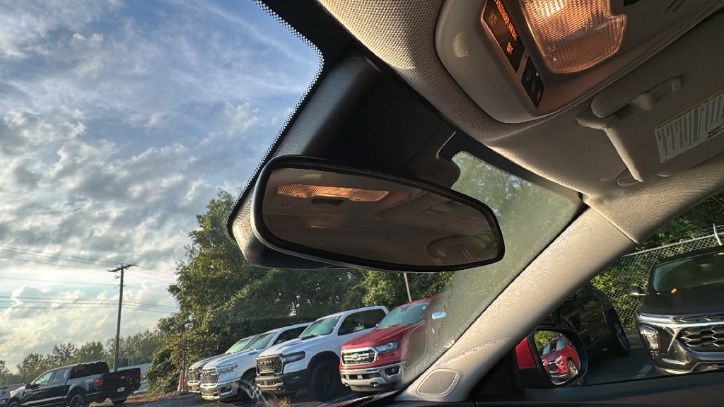 Used 2025 Chevrolet Trax LT FWD image 25