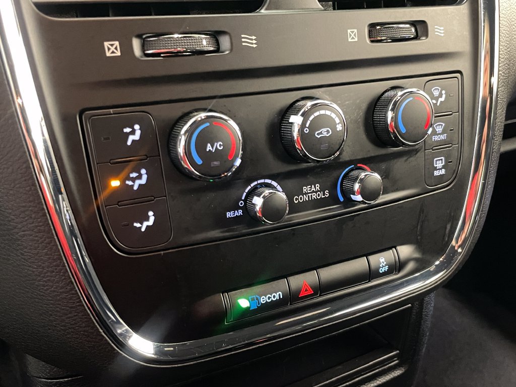 Used 2018 Dodge Grand Caravan SE FWD image 29