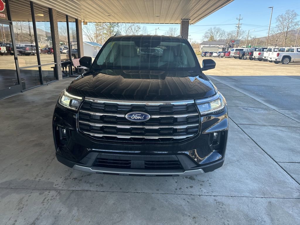 Certified 2025 Ford Explorer Active w/ Active Comfort Package RWD image 2