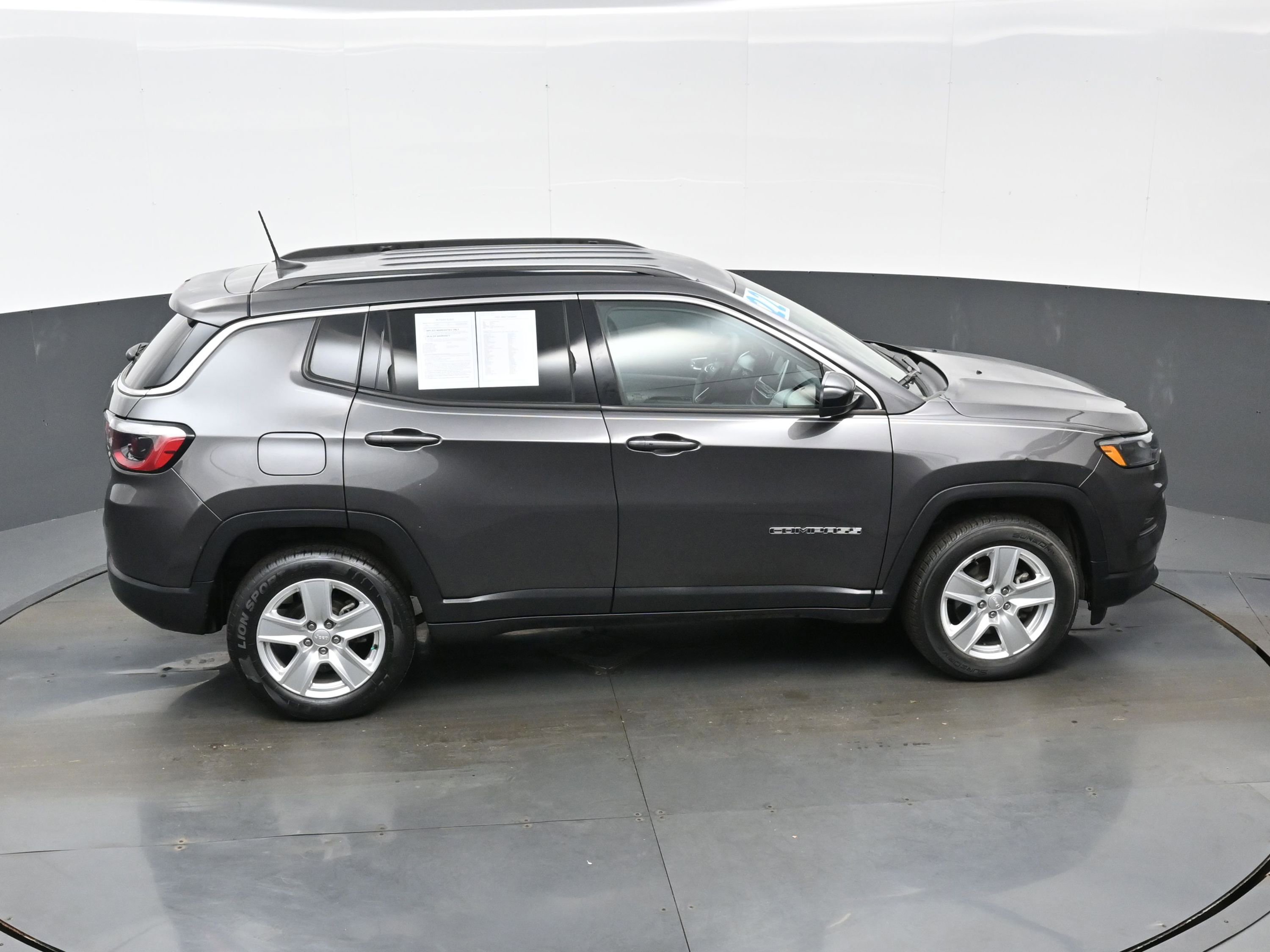 Used 2022 Jeep Compass Latitude image 35