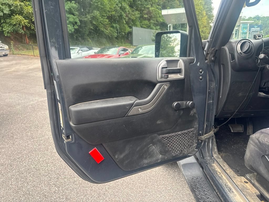 Used 2017 Jeep Wrangler Sport w/ Connectivity Group AWD/4WD image 18