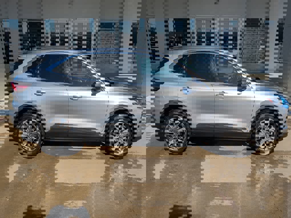Used 2023 Ford Escape Platinum image 1