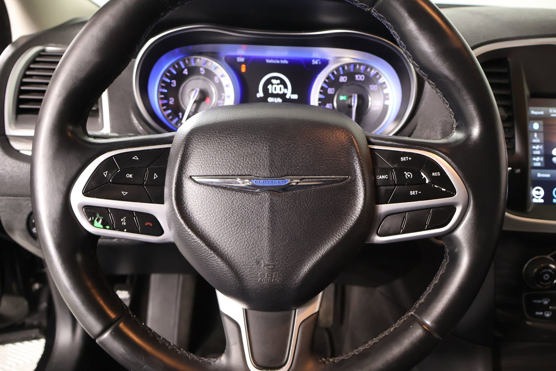Used 2019 Chrysler 300 Touring w/ Chrome Appearance Package RWD image 3