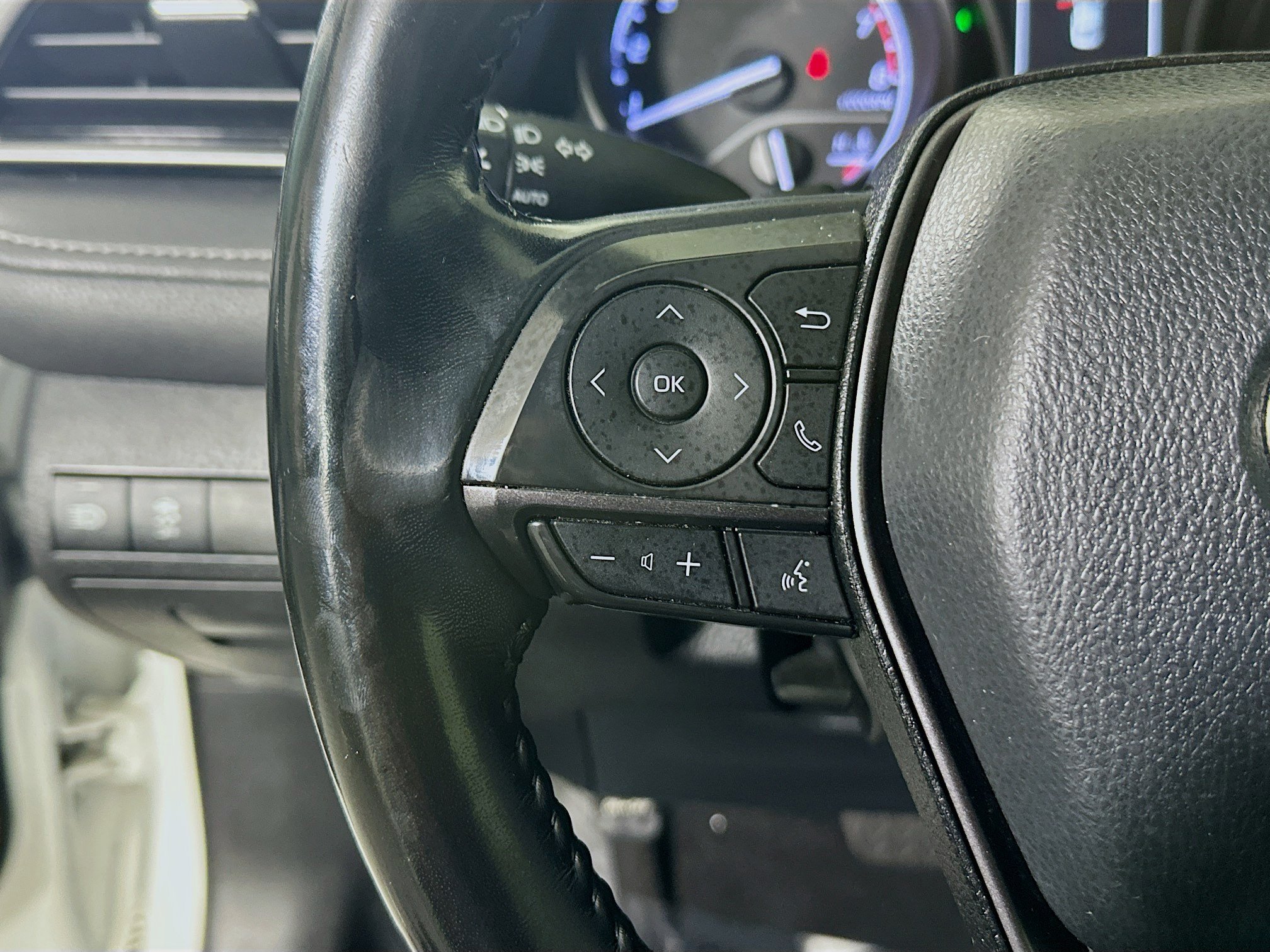 Used 2022 Toyota Camry SE w/ Convenience Package FWD image 16