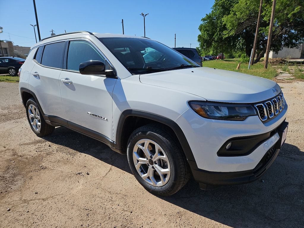 Used 2025 Jeep Compass Latitude AWD/4WD image 1