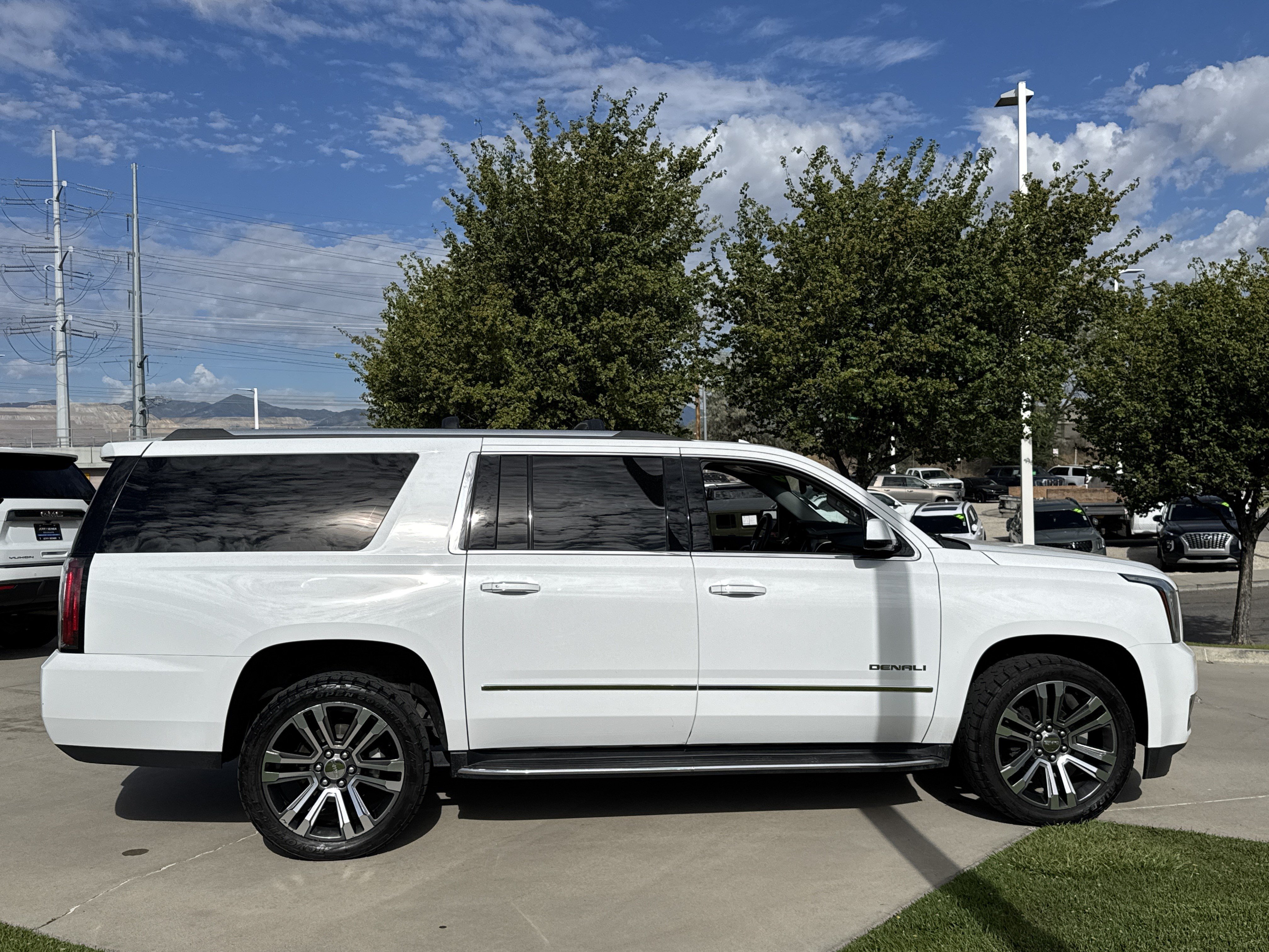 Used 2020 GMC Yukon XL Denali w/ Open Road Package AWD/4WD image 6