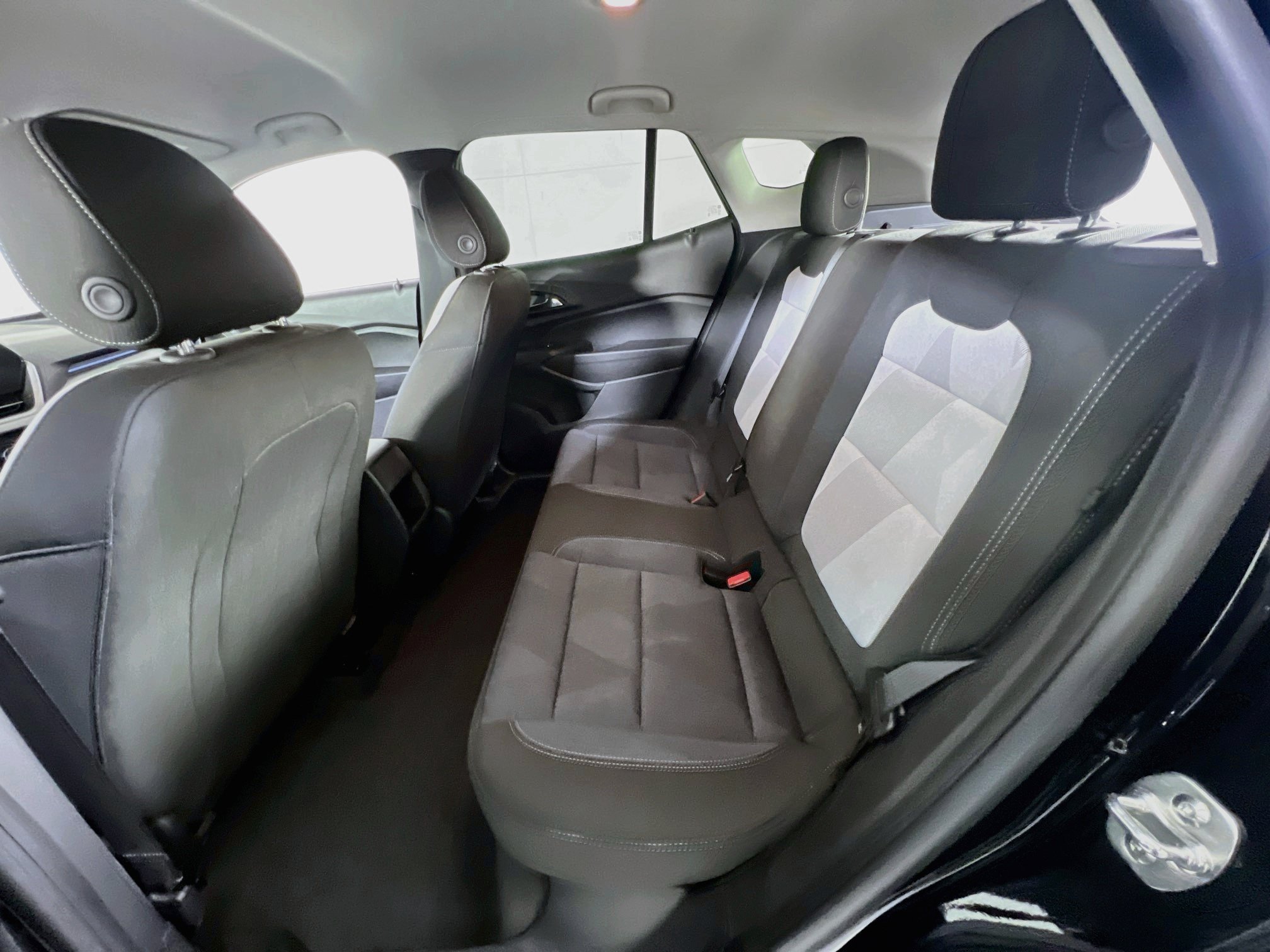 Used 2025 Chevrolet Trax LS w/ LS Convenience Package FWD image 23