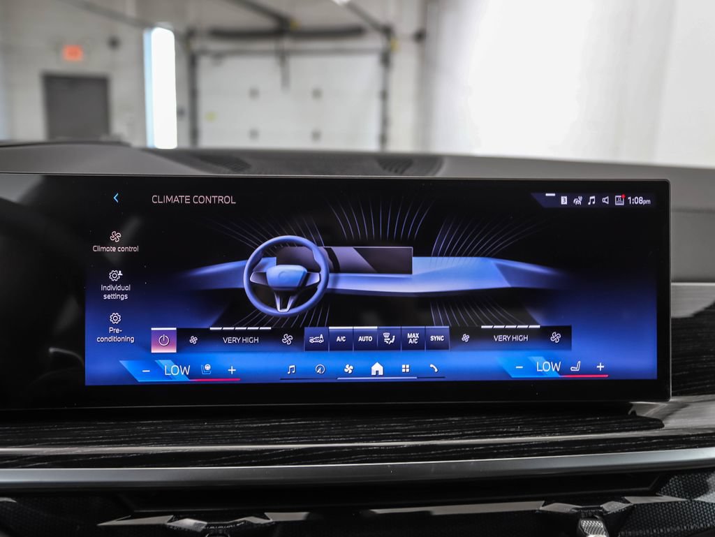 Used 2027 BMW X7 xDrive40i w/ M Sport Package AWD/4WD image 18