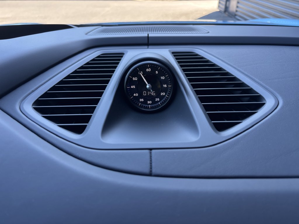 Certified 2025 Porsche Macan 4S Electric AWD/4WD image 24