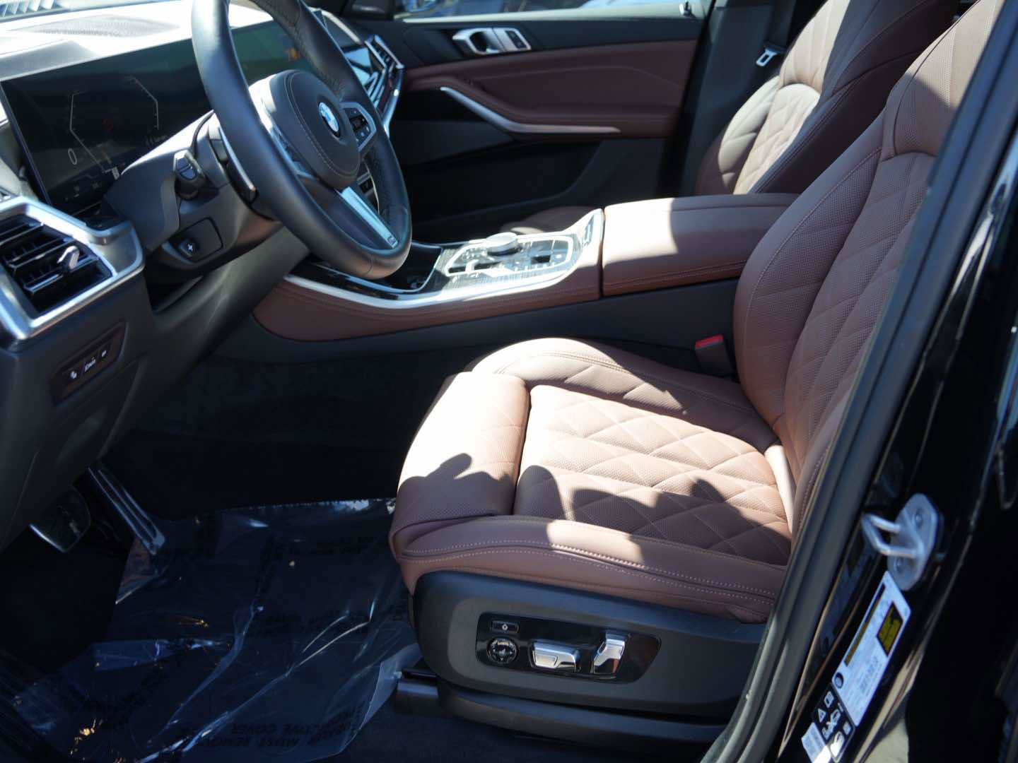 Used 2026 BMW X5 xDrive40i w/ M Sport Package AWD/4WD image 15