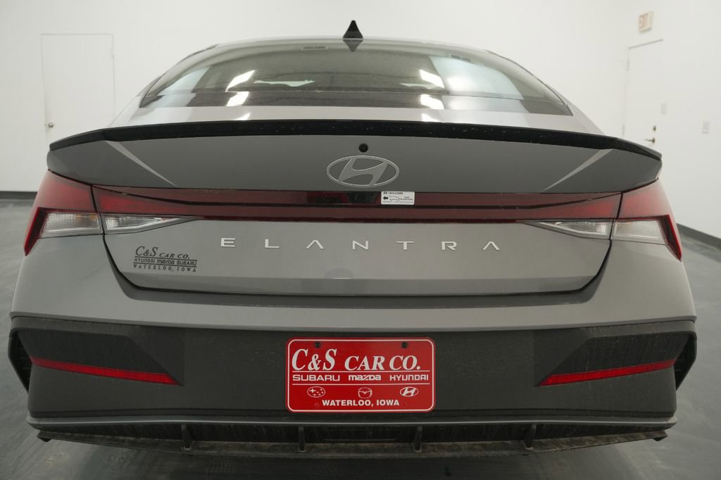 Certified 2025 Hyundai Elantra Sport image 9
