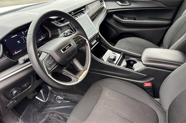 Used 2023 Jeep Grand Cherokee L Laredo image 10