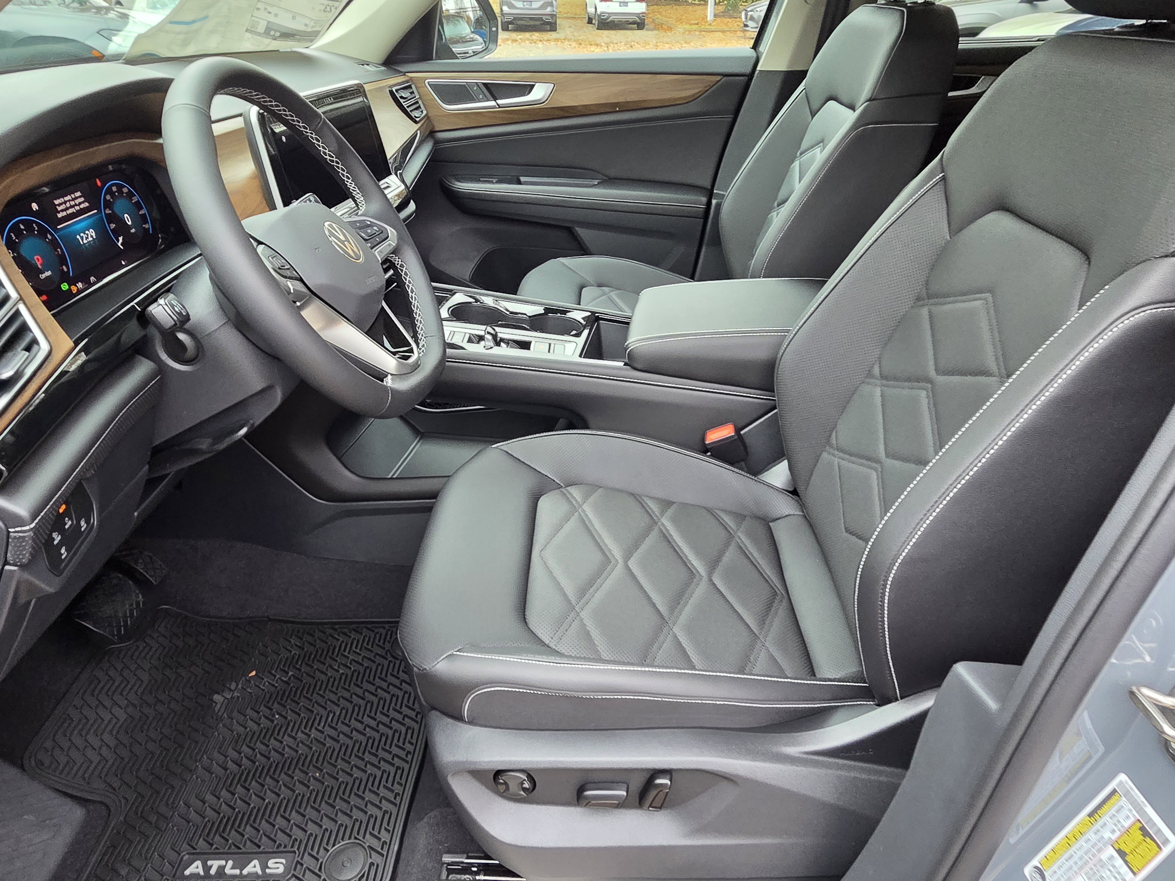 New 2026 Volkswagen Atlas SE image 5