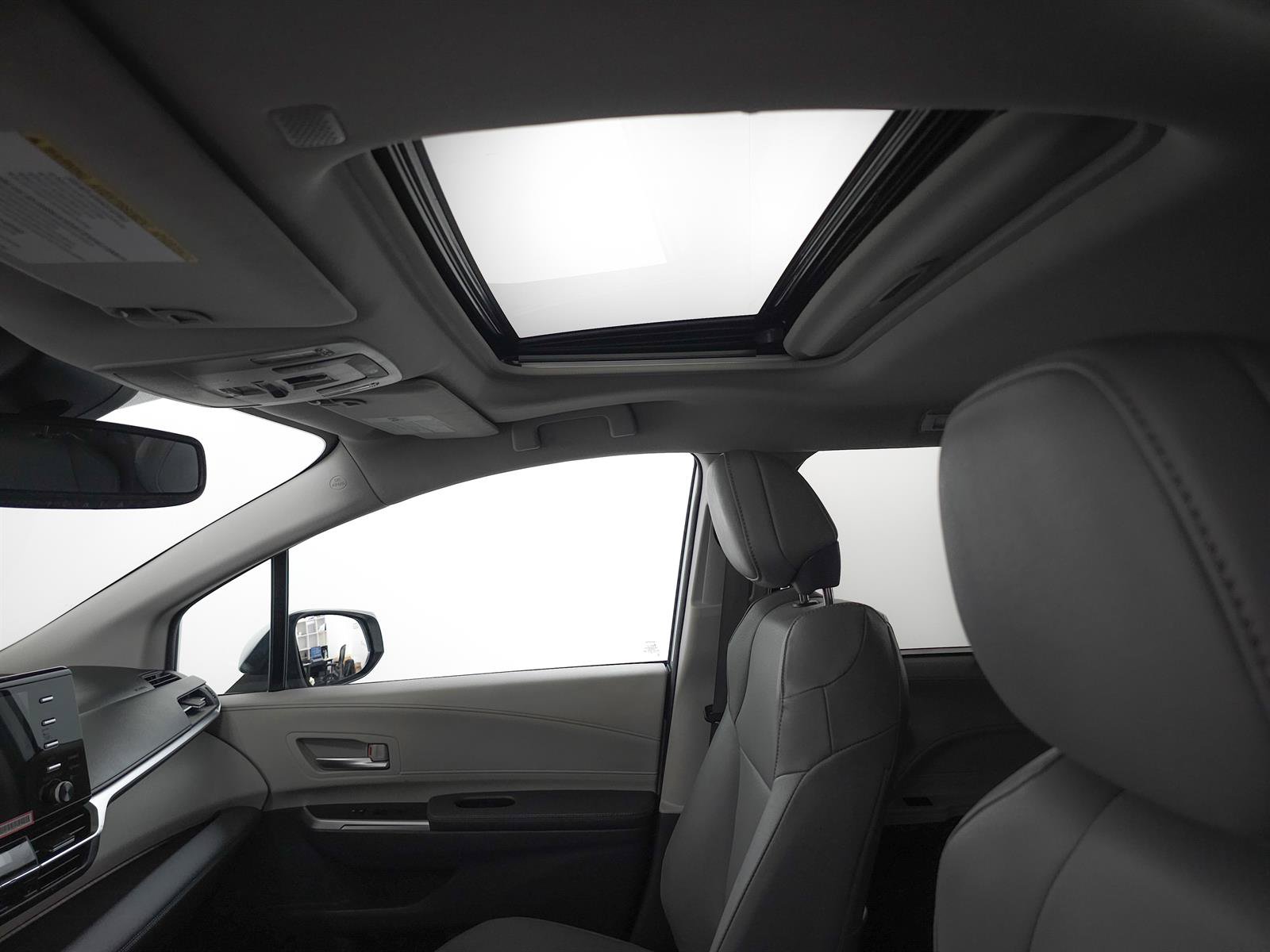 Certified 2024 Toyota Sienna XLE FWD image 7
