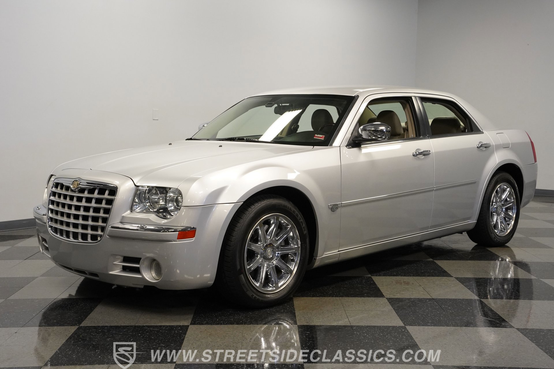 Used 2005 Chrysler 300 C w/ Navigation & Sound Group II image 5