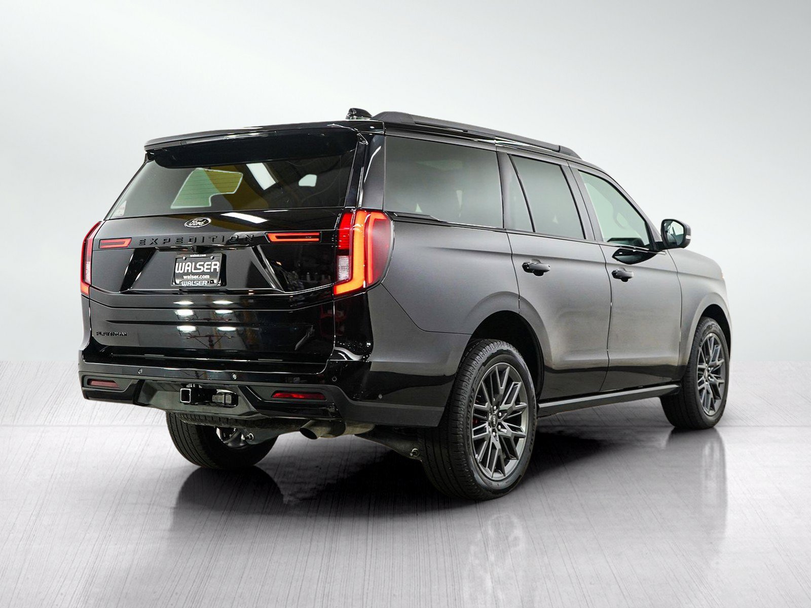 Used 2025 Ford Expedition Platinum w/ Stealth Performance Package AWD/4WD image 6
