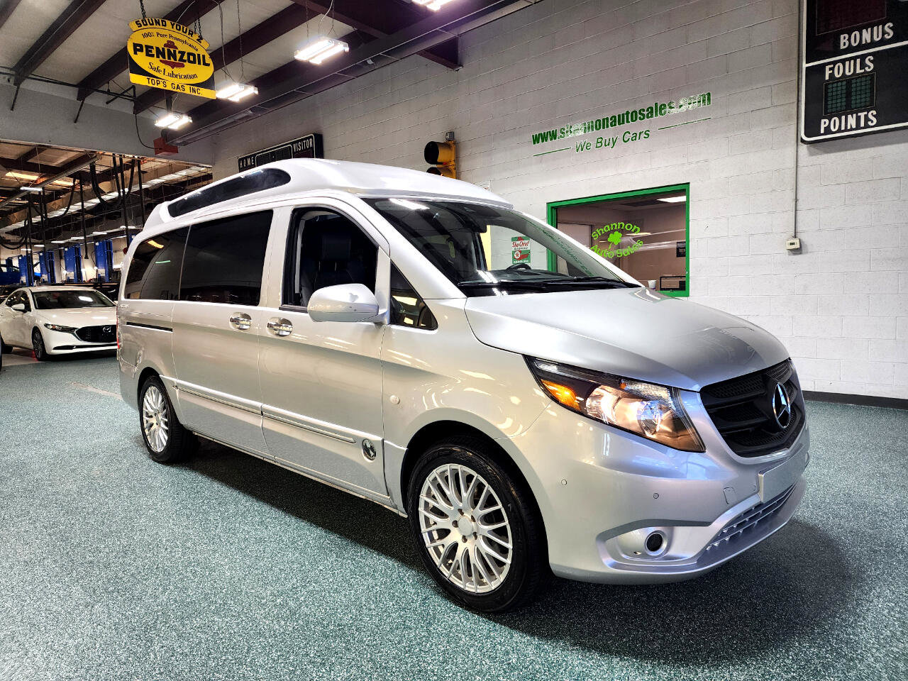 Used 2018 Mercedes-Benz Metris Passenger image 4