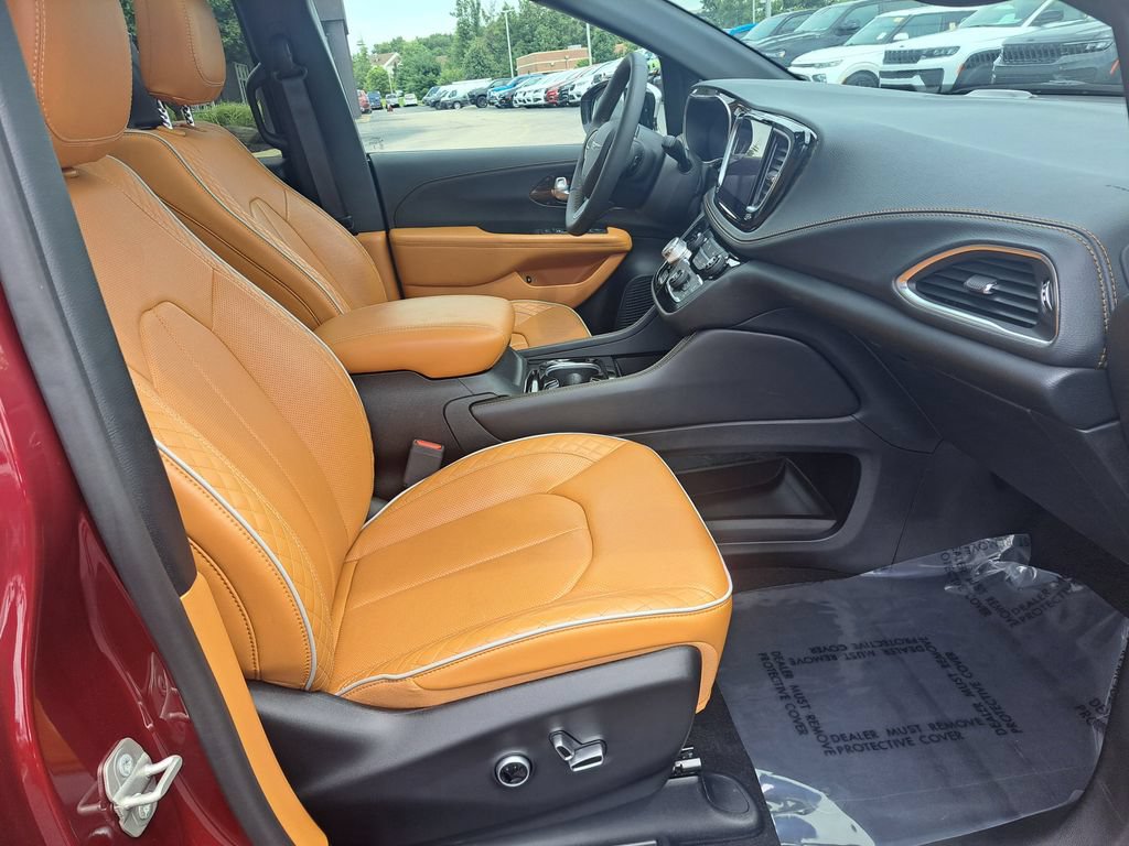 Used 2023 Chrysler Pacifica Pinnacle FWD image 37