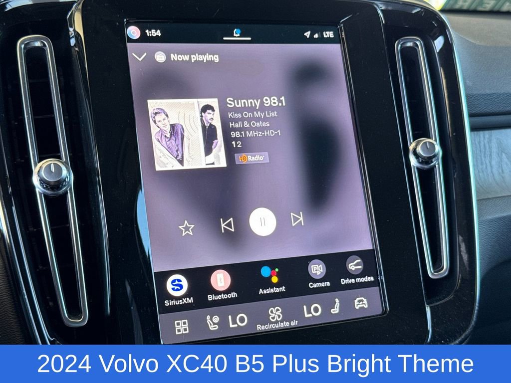 Certified 2024 Volvo XC40 B5 Plus w/ Protection Package Premier image 17