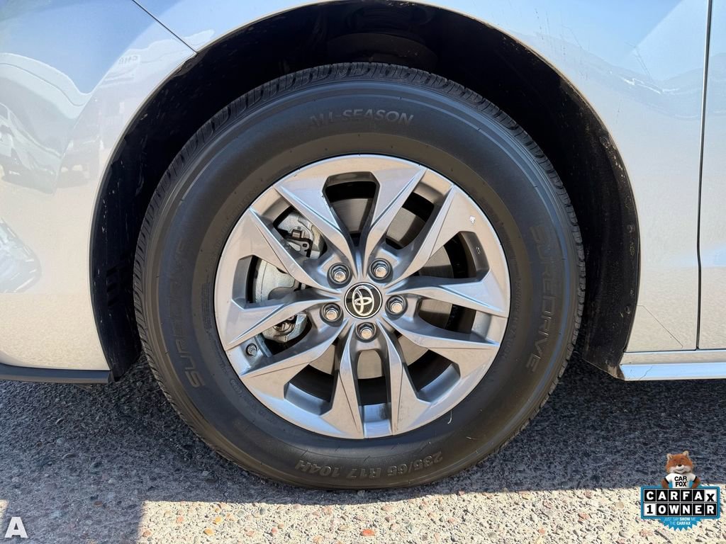 Used 2024 Toyota Sienna XLE FWD image 10