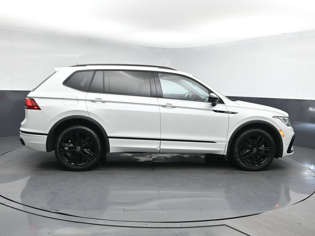 Used 2022 Volkswagen Tiguan SE R-Line AWD/4WD image 3