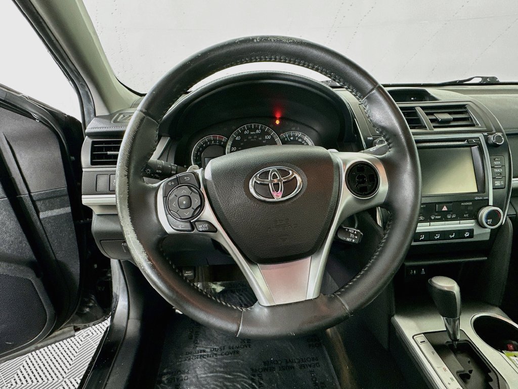 Used 2014 Toyota Camry SE FWD image 16