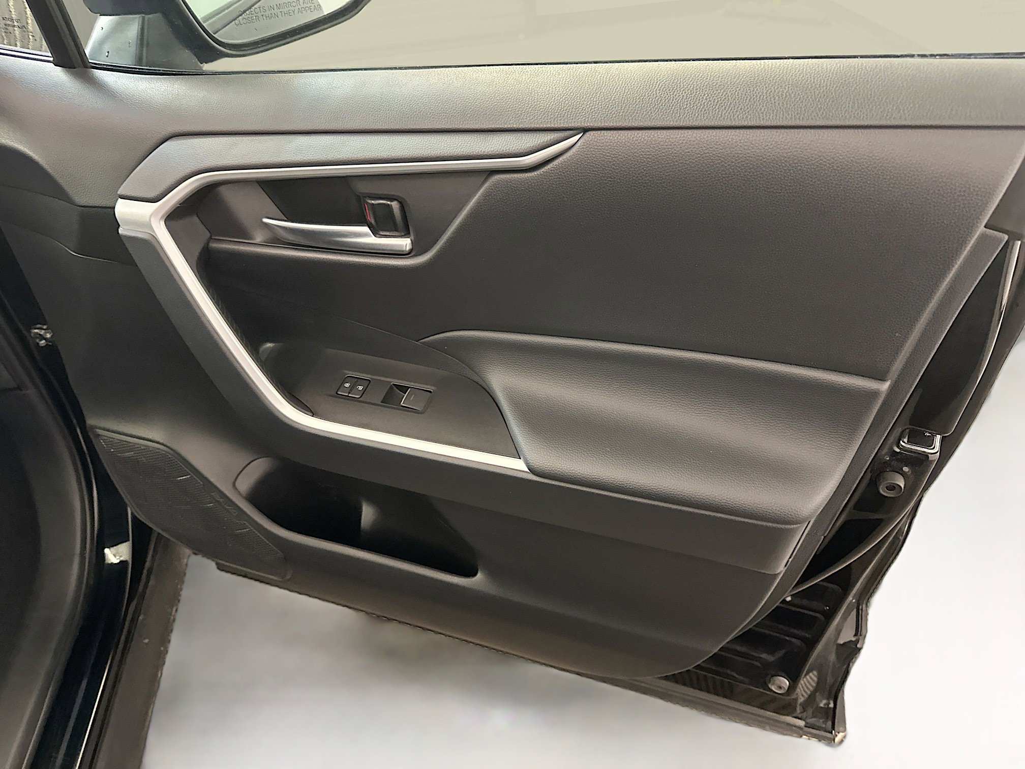 Used 2025 Toyota RAV4 XLE image 33