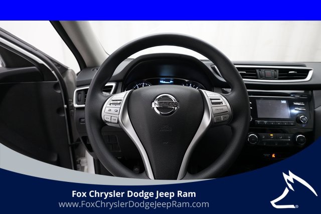 Used 2016 Nissan Rogue SV image 4