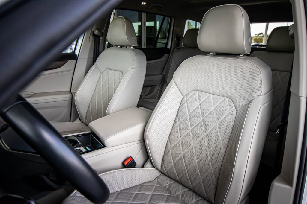 Used 2024 Volkswagen Atlas SEL Premium R-Line image 31