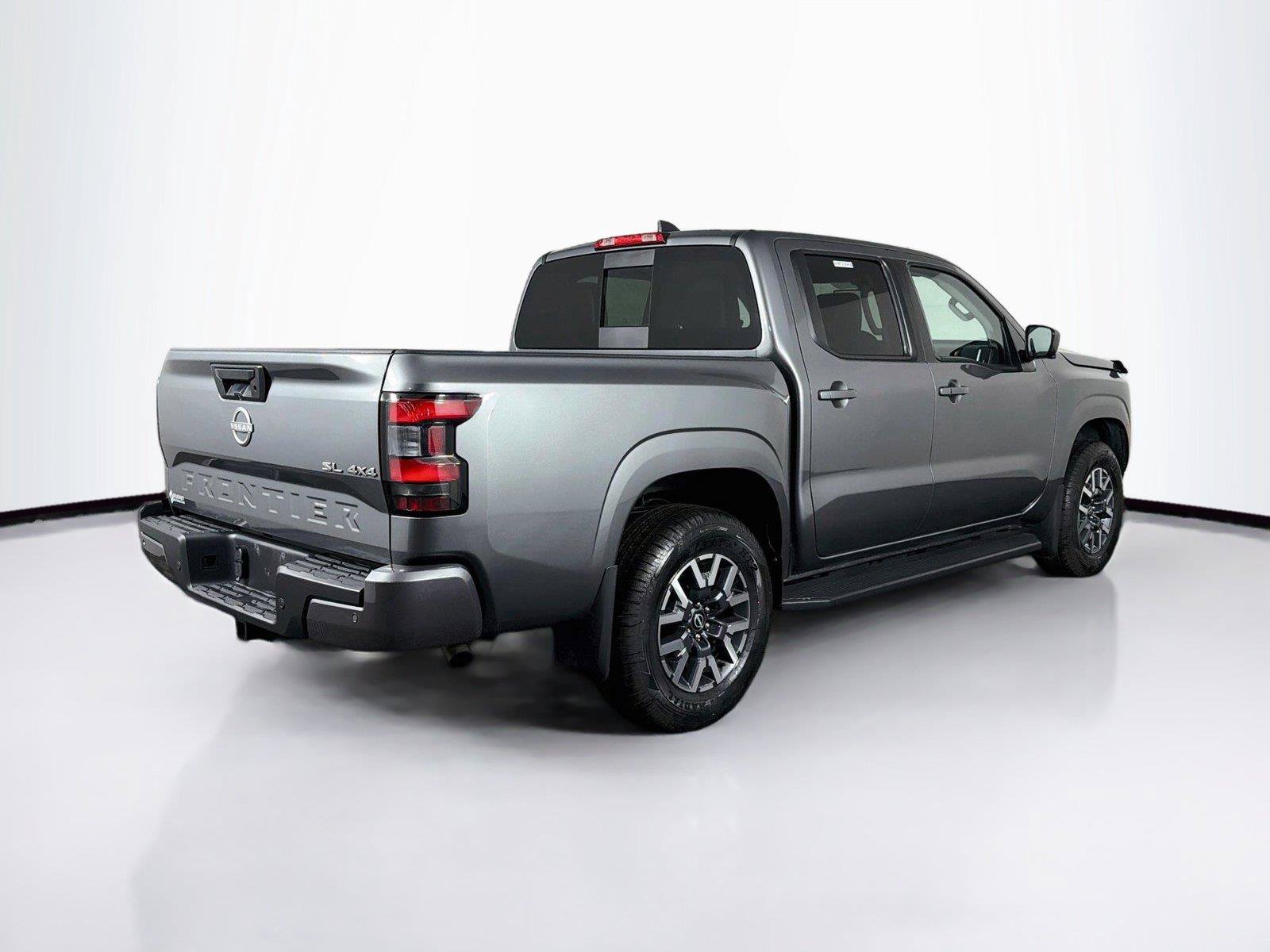Used 2025 Nissan Frontier SL AWD/4WD image 11