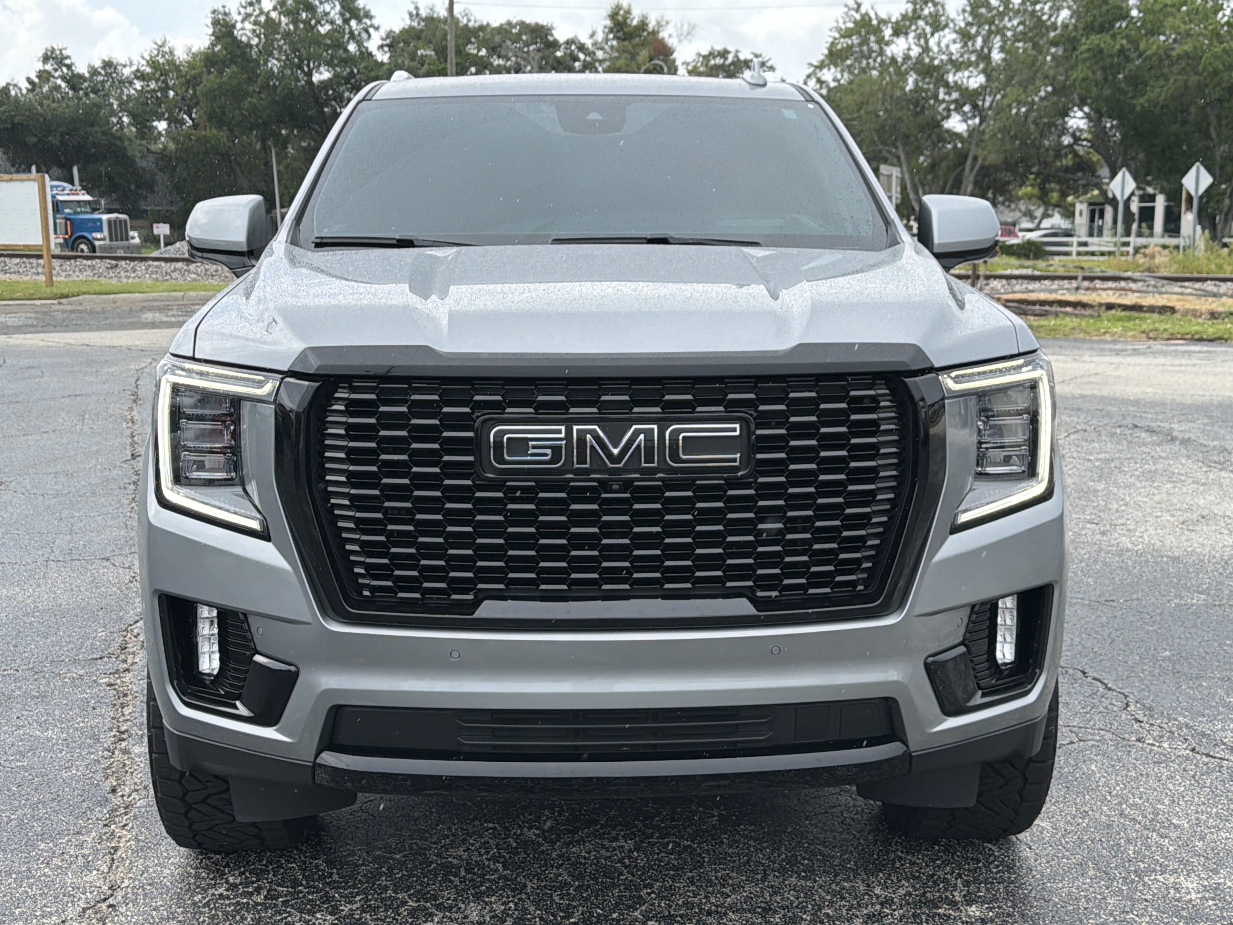Used 2023 GMC Yukon Denali AWD/4WD image 7