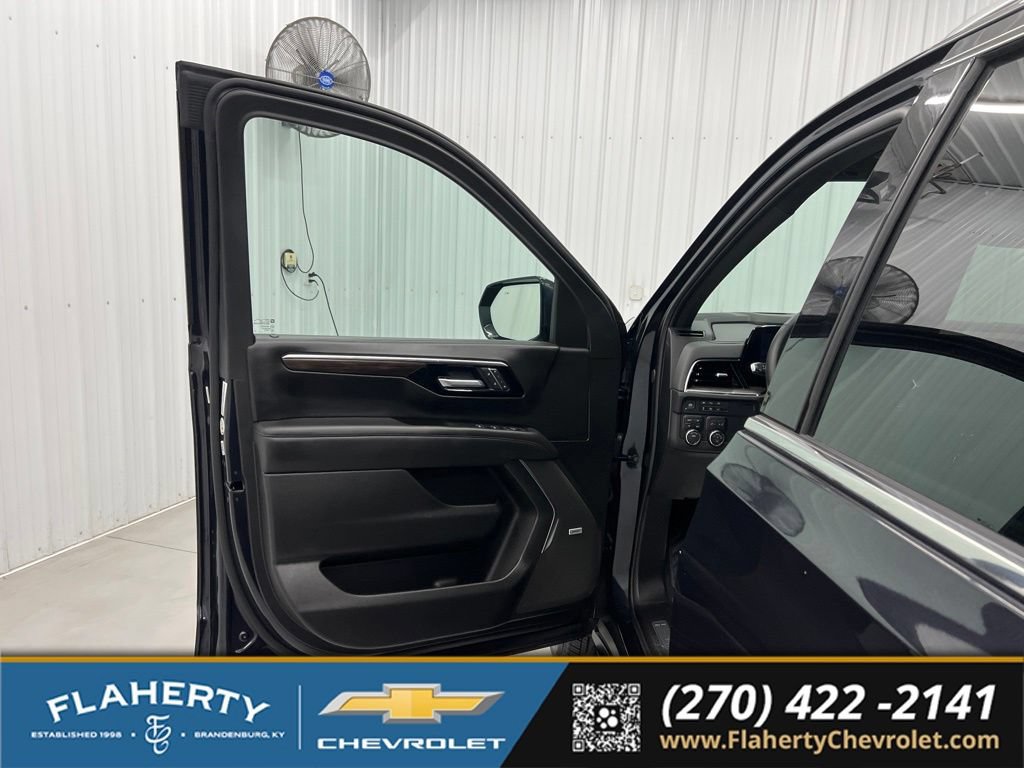 Used 2026 Chevrolet Suburban LT w/ Comfort Package AWD/4WD image 8
