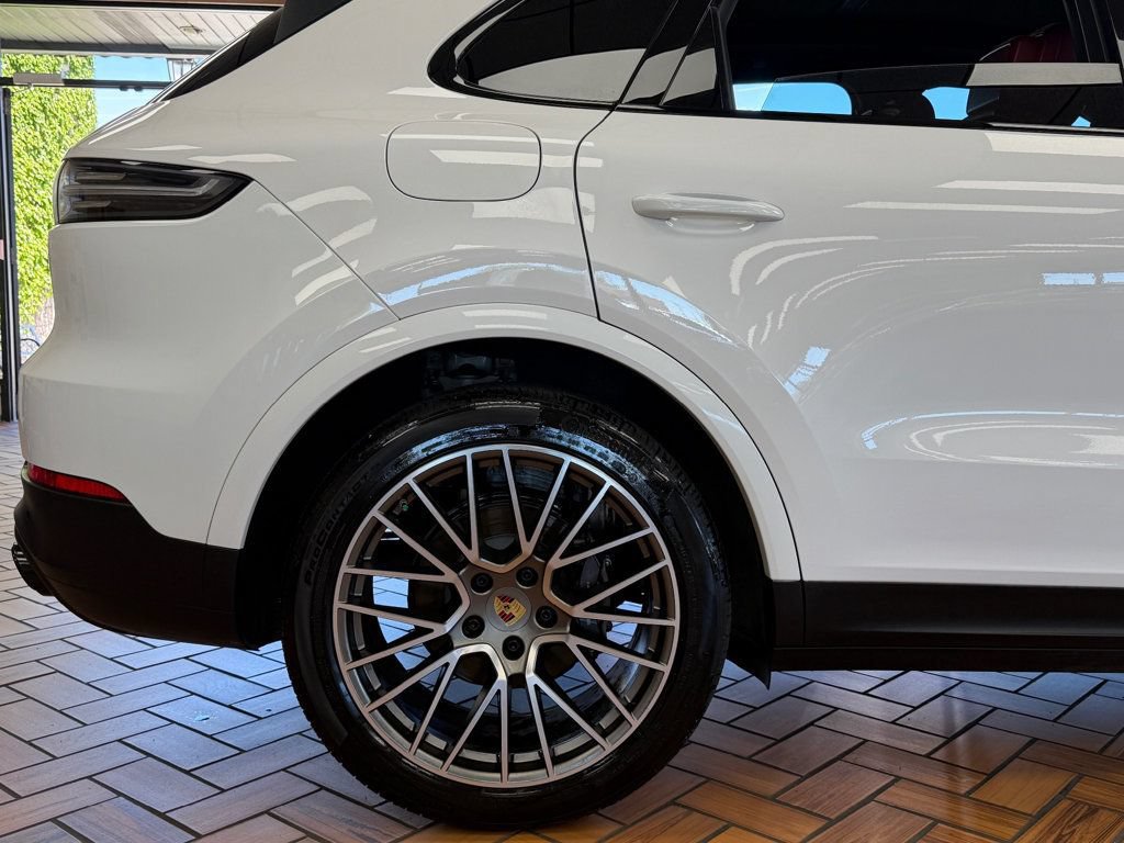 Used 2023 Porsche Cayenne AWD/4WD image 14